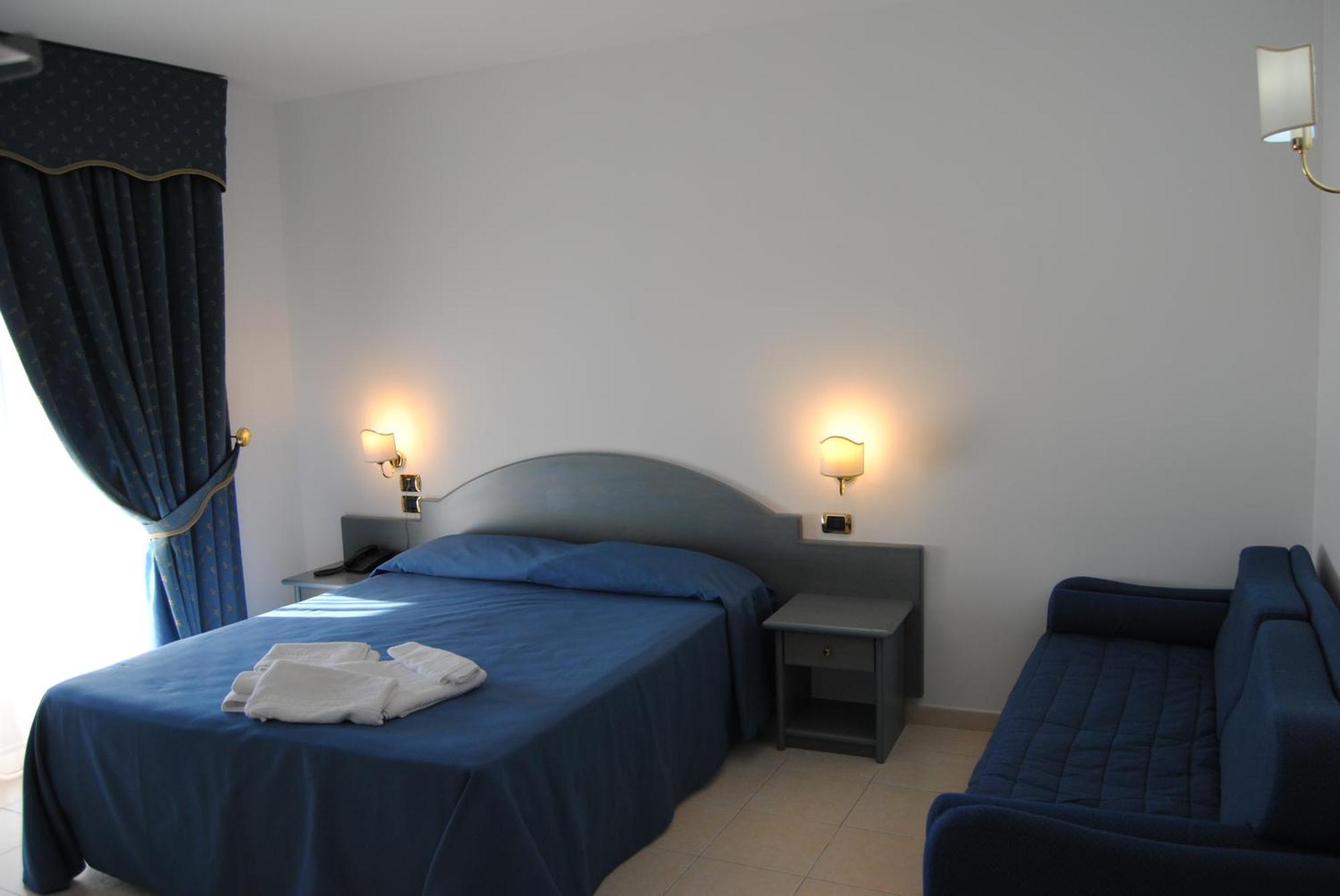 Hotel Scoglio Del Leone Zambrone Exterior photo