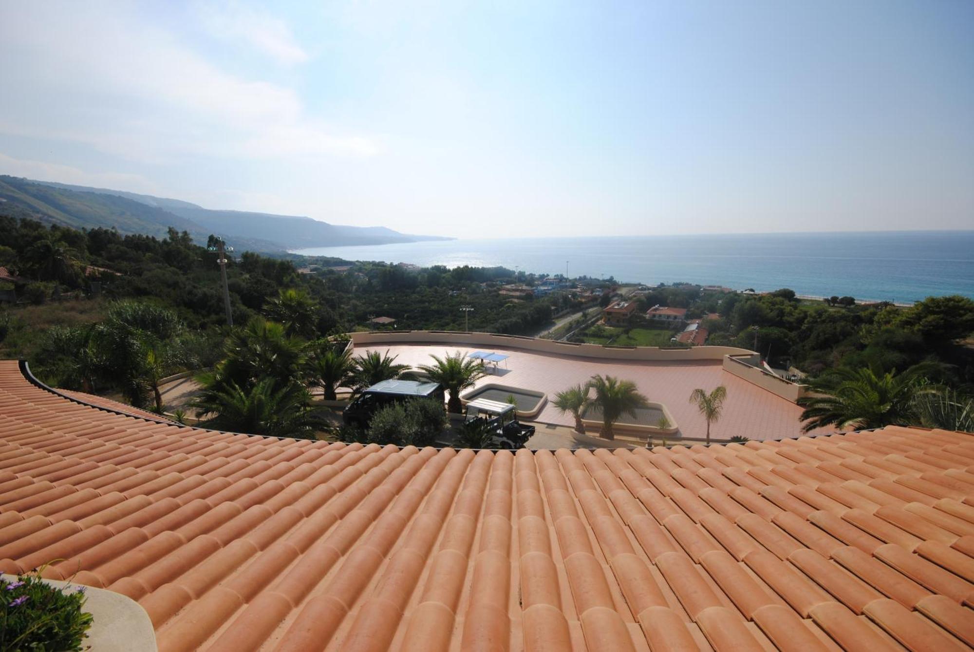 Hotel Scoglio Del Leone Zambrone Exterior photo