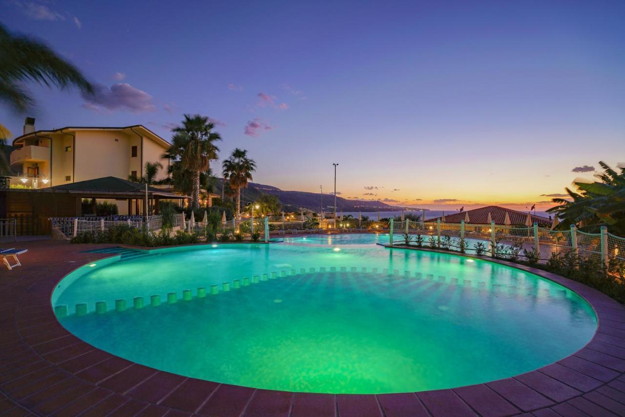 Hotel Scoglio Del Leone Zambrone Exterior photo